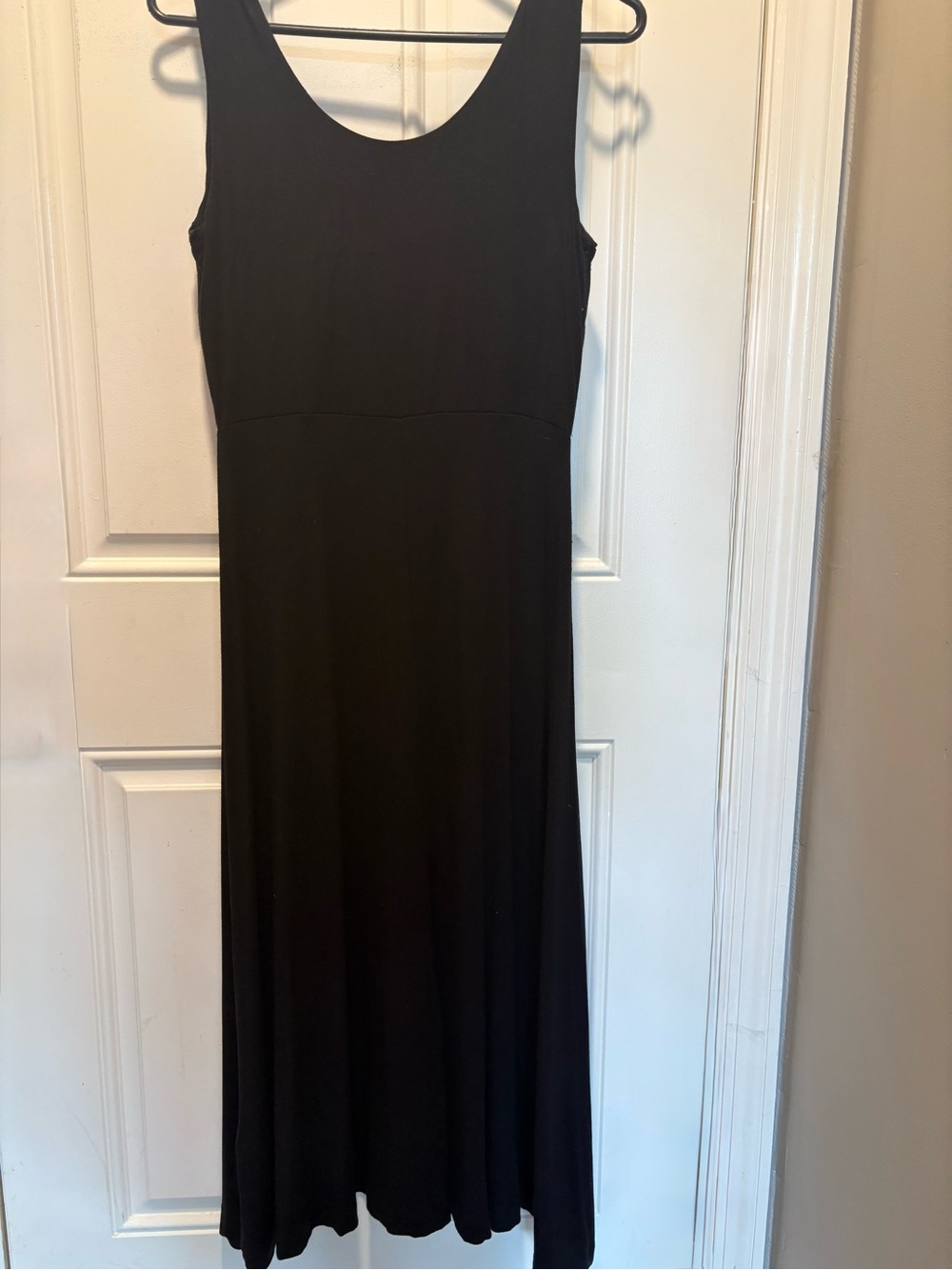 Nicole Miller size small Classic Black Women’s Scoop Neck Midi Dress